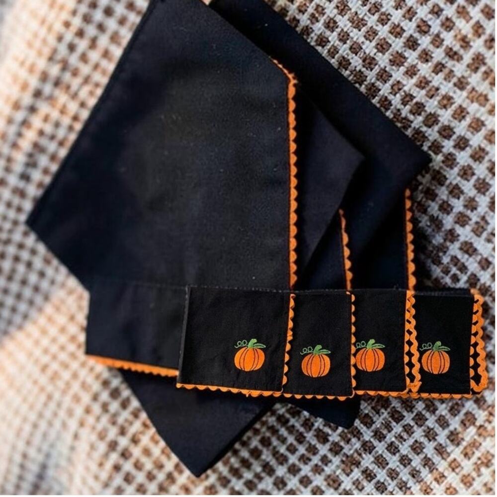 Karis (4) Black Fabric Halloween Napkins Embroidered Pumpkins Scalloped Edges